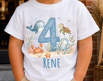 Personalisiertes Geburtstag T-Shirt | Geburtstagsshirt mit Name & Zahl, Wal Schildkröte Motiv, Ozean Motto Baby Organic Shirt, Geschenk weiß