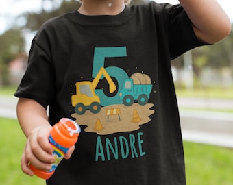 Personalisiertes Baustellen Geburtstagsshirt, Bagger Shirt mit Name & Zahl, LKW Kipplaster T-Shirt, Kinder 3-6 Jahre, Jungen Tshirt Geschenk