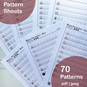 Può includere: Un mucchio di fogli bianchi con motivi mandala con vari disegni, tra cui forme floreali e geometriche. I fogli sono etichettati "Mandala Pattern Sheet - Basic" e includono il testo "70 Patterns pdf | jpeg". I fogli sono su una superficie chiara.