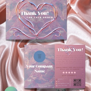 Puede incluir: Una tarjeta de agradecimiento rosa y blanca con un diseño de corazón. La tarjeta tiene el texto "¡Gracias!" y "Por tu pedido" en el frente. La parte posterior de la tarjeta tiene el texto "¡Gracias!" y "Nombre de tu empresa". Hay un espacio para un logotipo y una dirección de sitio web. La tarjeta también tiene un sistema de calificación de cinco estrellas y el texto "¿Te gustó lo que recibiste? ¡Haznos saber!" y "¡Conectémonos!".