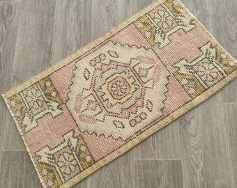 Vintage Türkischer Oushak Teppich: Verblasster Anatolischer Wollteppich