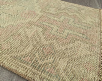 Vintage Türkischer Wollteppich: Neutrale Geometrische Fußmatte (1.4'X2.7')