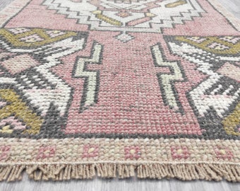 Handmade Wool Turkish Door Mat: Traditional Geometric Rug (1.7'X3.1')