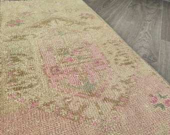 Vintage Türkischer Wollteppich: Verblasste Anatolische Flur Türmatte (4'X2.6')