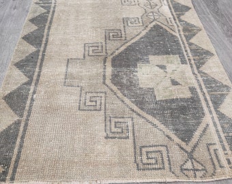 Vintage Turkish Door Mat: Wool-Cotton Rug, Geometric Design (2.6'X3.6')