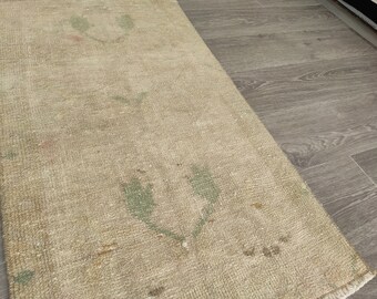 Handgefertigter Vintage türkischer Teppich: Helle Neutrale Oushak Fußmatte (1.7 'X3.15')