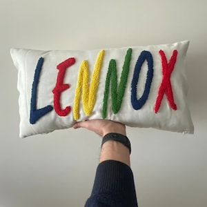 Benutzerdefinierte Handstickerei Kissen, personalisierte Punch Nadelkissen, Namenskissen, Schlafzimmer Dekor, erstes Geburtstagsgeschenk, personalisiertes Geschenk, Kissen