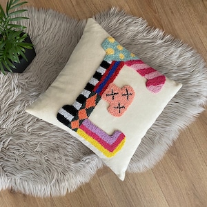Almohada con letras bordadas, cojín con inicial con aguja perforada, decoración para habitación de bebé, idea de regalo para guardería, almohada para habitación de niños, almohada personalizada, decoración de dormitorio