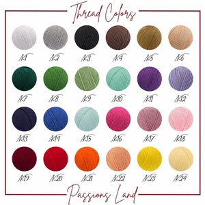 Puede incluir: Una tabla de 24 ovillos de hilo de diferentes colores, etiquetados con los n&uacute;meros del 1 al 24. La tabla tiene el t&iacute;tulo "Thread Colors" y el texto "Passions Land" en la parte inferior.