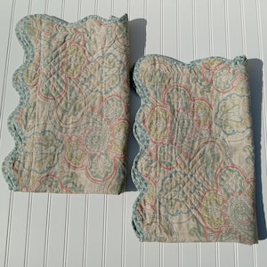 WAVERLY King Pillow Shams Covers Reversible Pink Blue Paisley Quilted Scalloped 41.5 x 27.25&quot; Pair