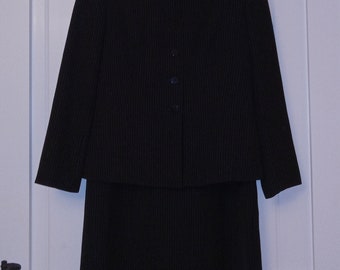 Womens LESUIT 2 Piece Long Skirt Suit SIZE 10 Black with White Pinstripes Blazer Jacket Classy Modest Business