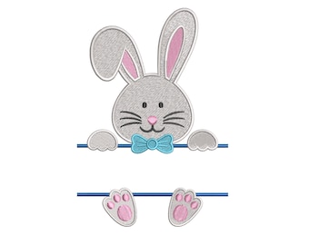 Puede incluir: Un conejo gris con orejas rosas y una pajarita azul asomándose por encima de una línea azul. El conejo tiene patas rosas y sonríe.
