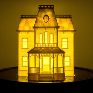 Psycho Bates Mansion Lamp Light Up Model Night Lamp