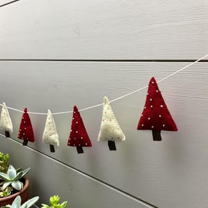 Handmade Felt Christmas Tree Garland: Holiday Mantel Decor