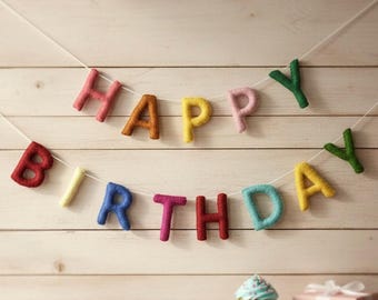 Guirlande de bannière joyeux anniversaire : décoration en feutre fait main pour enfants et chambre de bébé