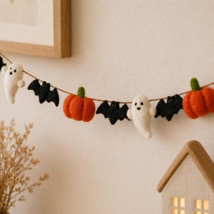 Handmade Halloween Felt Garland, Bats Ghosts Pumpkins, Spooky Fall Party Decor
