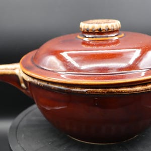 Vintage Hull Pottery Oven Proof Brown Drip Glaze 1 1/2 Quart Covered Casserole Baker with Handle Made in USA