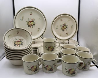 Vintage Royal Doulton Lambethware Cornwall Dinnerware 5-piece Place Settings Service for 8 (40 Pieces)