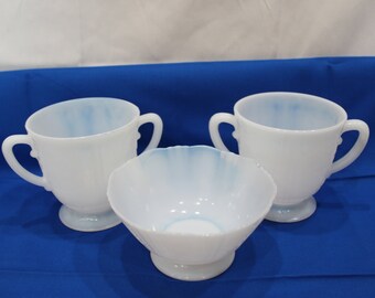 Assortment of Vintage Macbeth-Evans Monax American Sweetheart 2 Open Sugars and 1 Berry Bowl