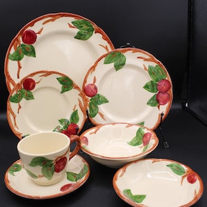 Vintage Franciscan Apple Pattern 7 Piece Place Settings Made in USA in the 1960&#39;s