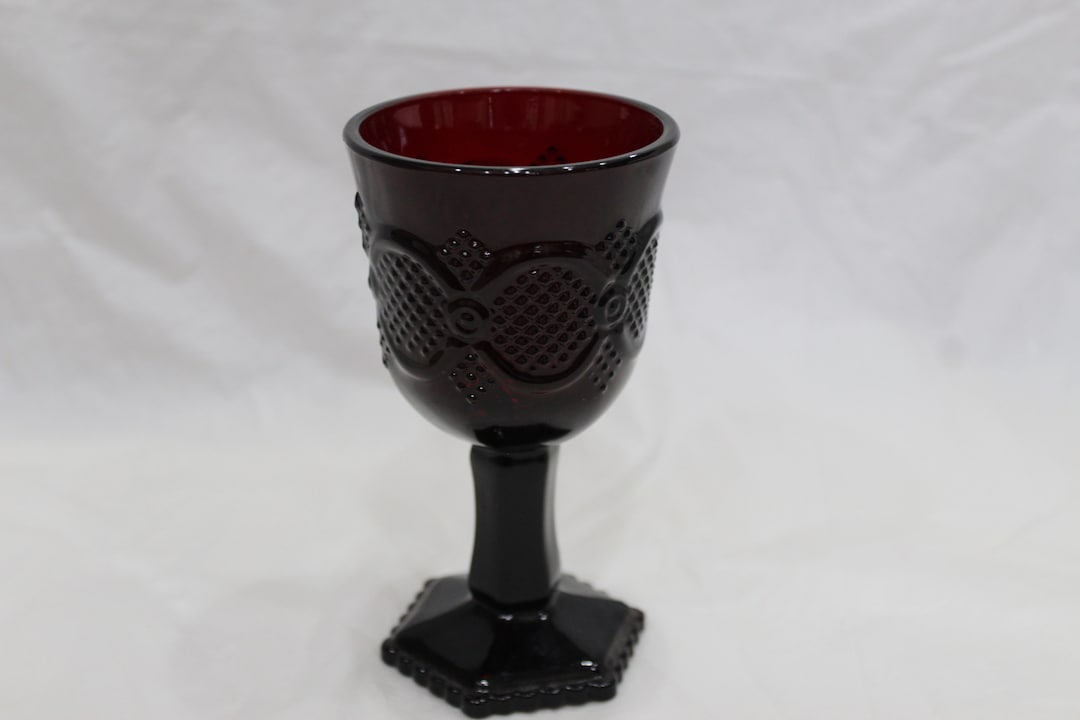 エイボン ケープコッド ルビーレッドワインゴブレット（アメリカ製