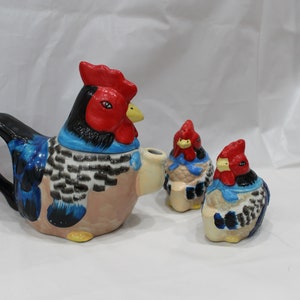 Vintage Rooster Teapot with Salt and Pepper Shakers