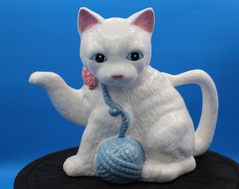 Vintage Asia Master White Cat with Yarn Ball Teapot