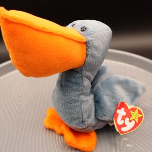 Vintage Ty Original Beanie Baby Scoop the Pelican with Showcase Box