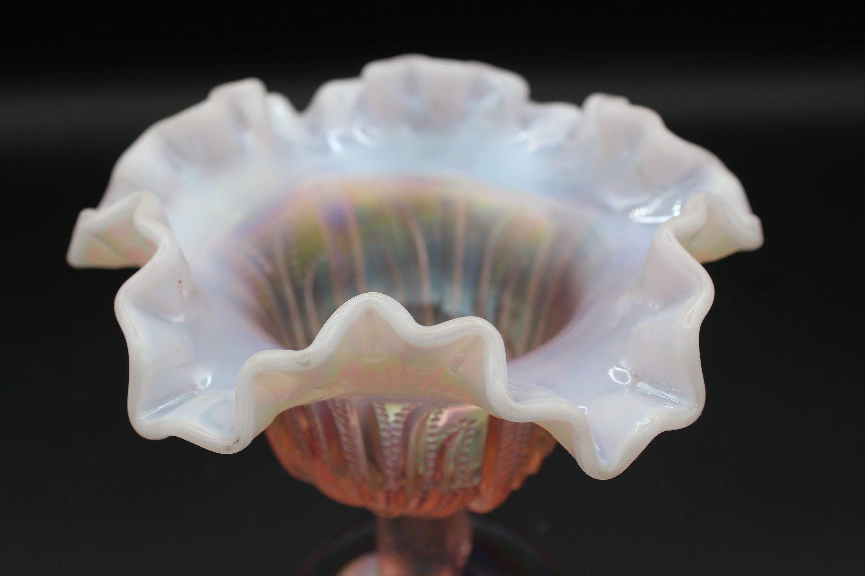 ヴィンテージ フェントン ピンク オパールセント フリル スクエア