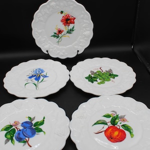 Auswahl an Vintage Westmoreland getäfelten Traubenmilchglas handgemalten Luncheon Tellern