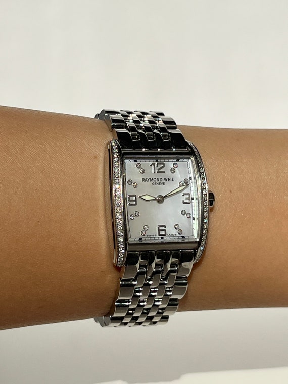 Raymond Weil Don Giovanni White Mother of Pearl 9976-ST-05997 Quartz 29.5mm Date