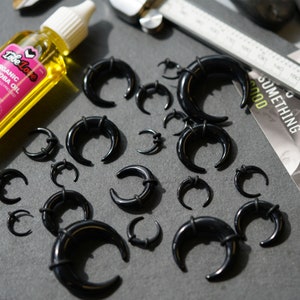 Septum Stretching Kit Black Acrylic Pincher Kit Septum & Ear Gauging Kit Black Ear Gauges Lobe Set 1.6mm 14g 10mm 00g Set image 6