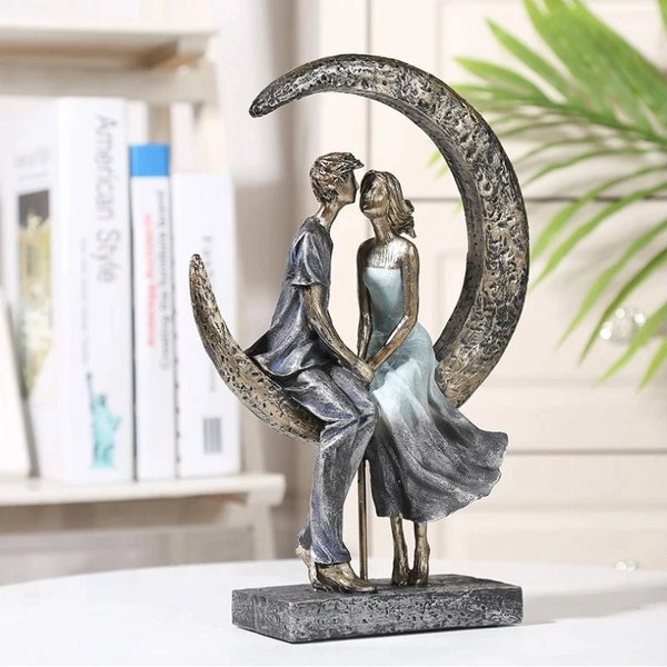 Romantic Moonlight Couple Statue, Hand Carved Date Lovers Resin Ornament, Valentine's Day Love Sculpture