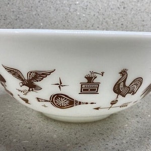 Pyrex Americana Bowl #443 - 2 1/2 Quarts