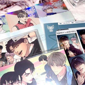 Koreanische BL Manhwa Lezhin-Sammlung – Fotokarten und holografische Tickets