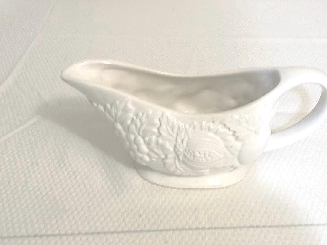 Gibson Elite White Fruit Embossed Gravey Boat