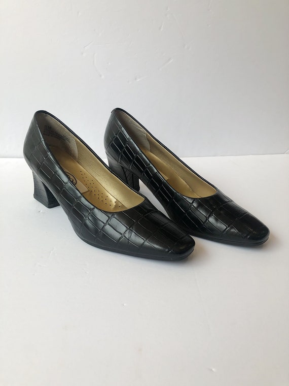 Vintage Black Leather Pumps - image 1