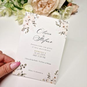 Schicke Blumenhochzeitseinladung, weiße und Eukalyptusblumenhochzeitseinladung.