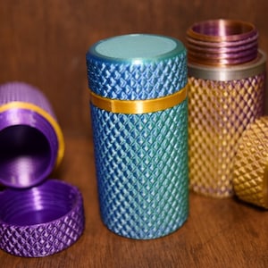 Textured/Knurled Screw-Top Container