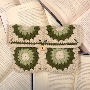 Handmade Crochet Sunburst Book Sleeve | Crochet Book Cover | Sunburst Granny Square • Gift for Readers • Gift for Book Lovers