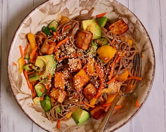 Island Breeze Soba Noodle Bowl Rezept Download * Pflanzlich * Vegan * Rezept * Abendessen * Gesundes Essen * Ernährung * Pflanzlich