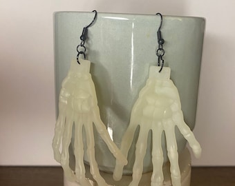 Gruselige Skeletthand Ohrringe
