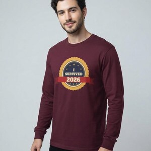 Camiseta "Sobreviví al 2026", Camiseta divertida con insignia de superviviente, Camiseta de Año Nuevo, Camiseta "Lo logramos" imagen 7