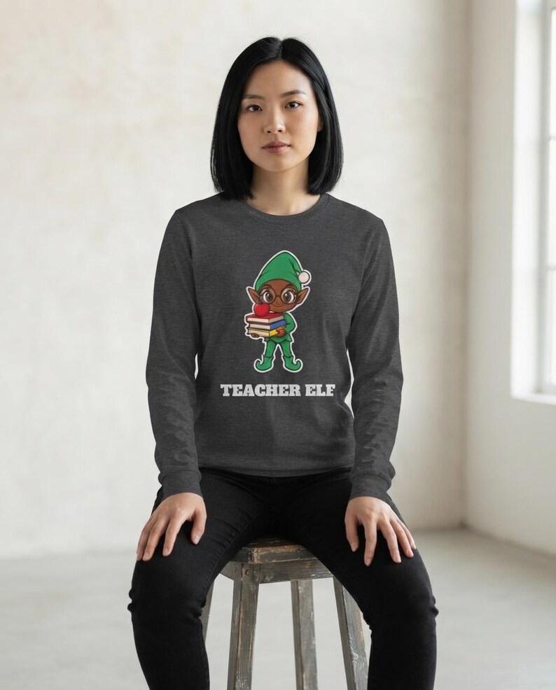 Teacher Elf Christmas Shirt, Cute Teacher Holiday Tee, Teacher Gift, Xmas Elf Top afbeelding 9