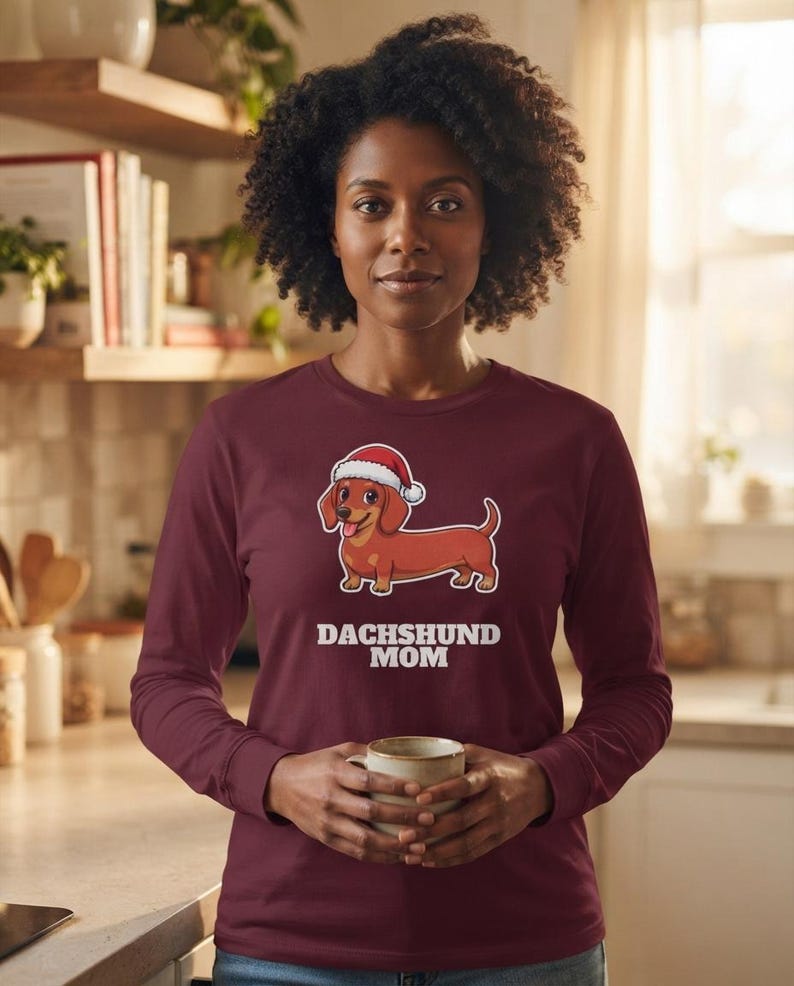 Dachshund Mom Christmas Shirt, Doxie Santa Hat Tee, Wiener Dog Mom Gift, Xmas Top afbeelding 9