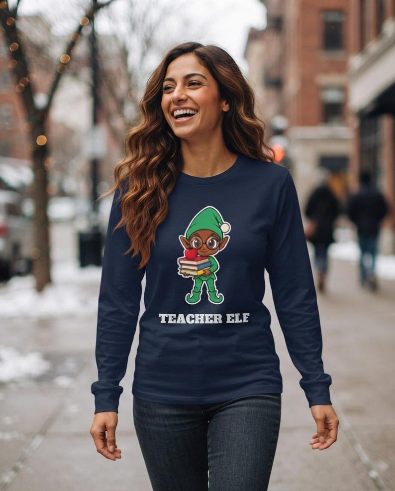 Teacher Elf Christmas Shirt, Cute Teacher Holiday Tee, Teacher Gift, Xmas Elf Top afbeelding 5
