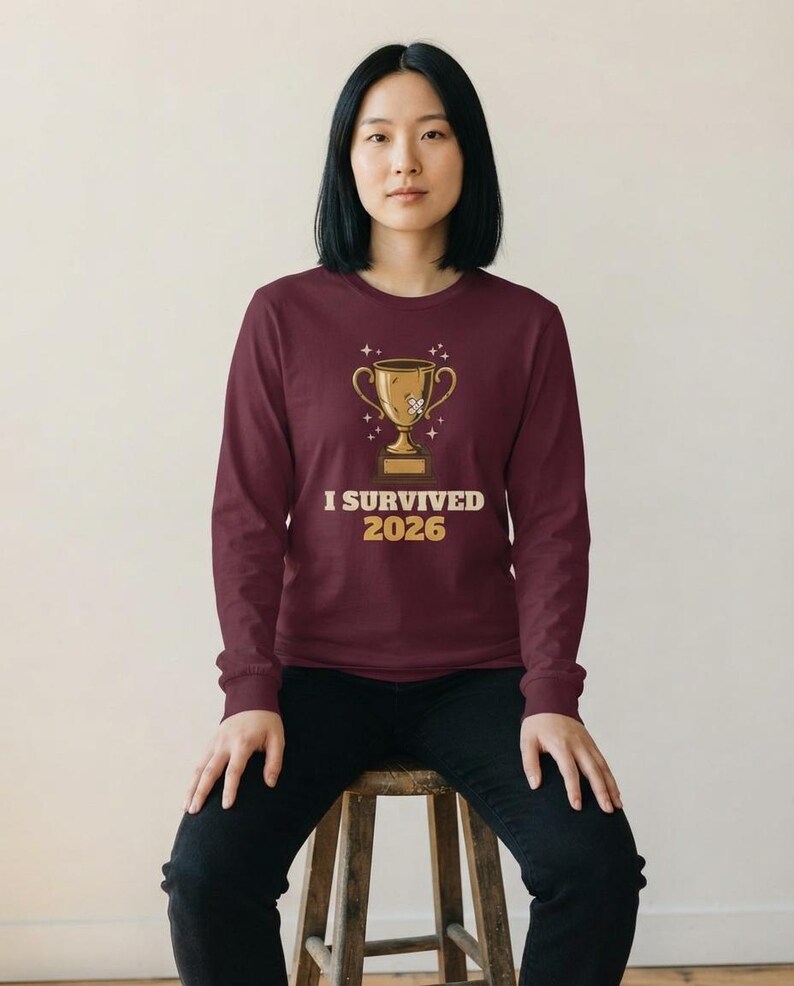 I Survived 2026 Trophy Tee, Funny Battered Trophy Shirt, We Made It Top Bild 7
