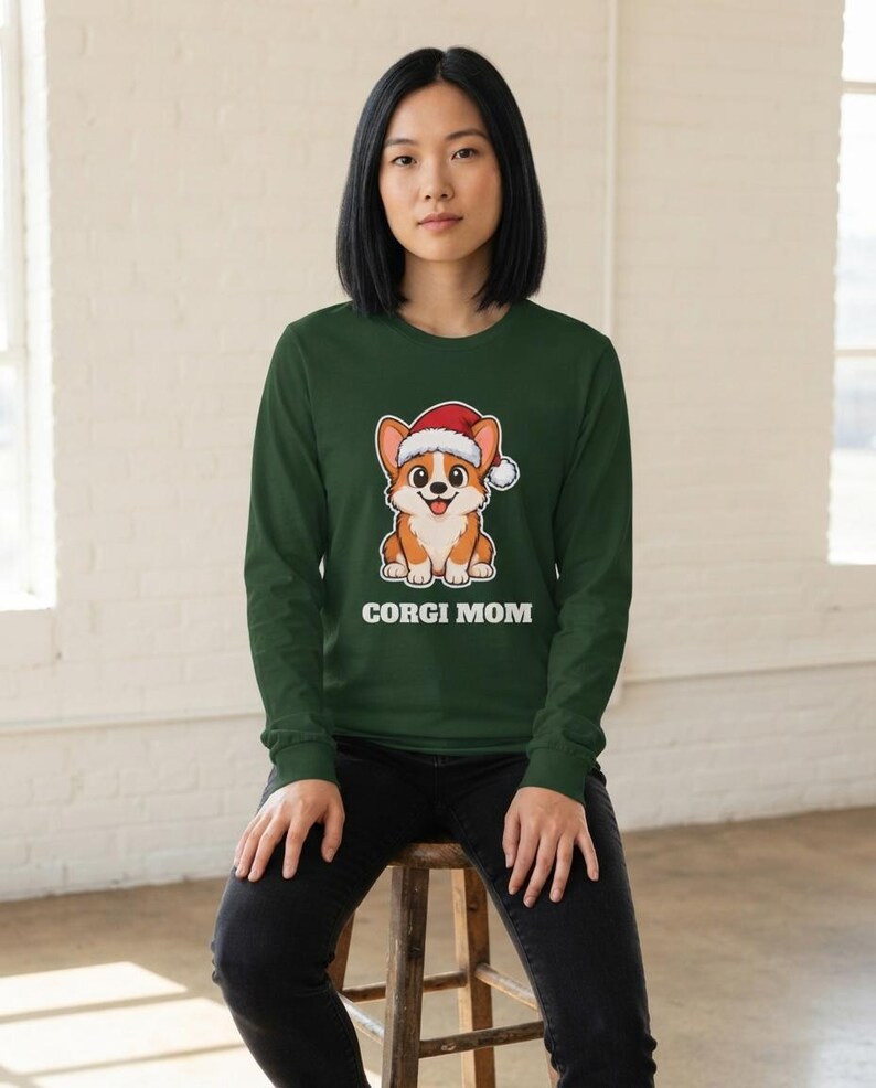 Corgi Mom Christmas Shirt, Corgi Santa Hat Tee, Corgi Mom Gift, Corgi Lover Top zdjęcie 9