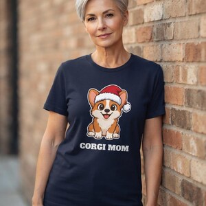 Corgi Mom Christmas Shirt, Corgi Santa Hat Tee, Corgi Mom Gift, Corgi Lover Top zdjęcie 6