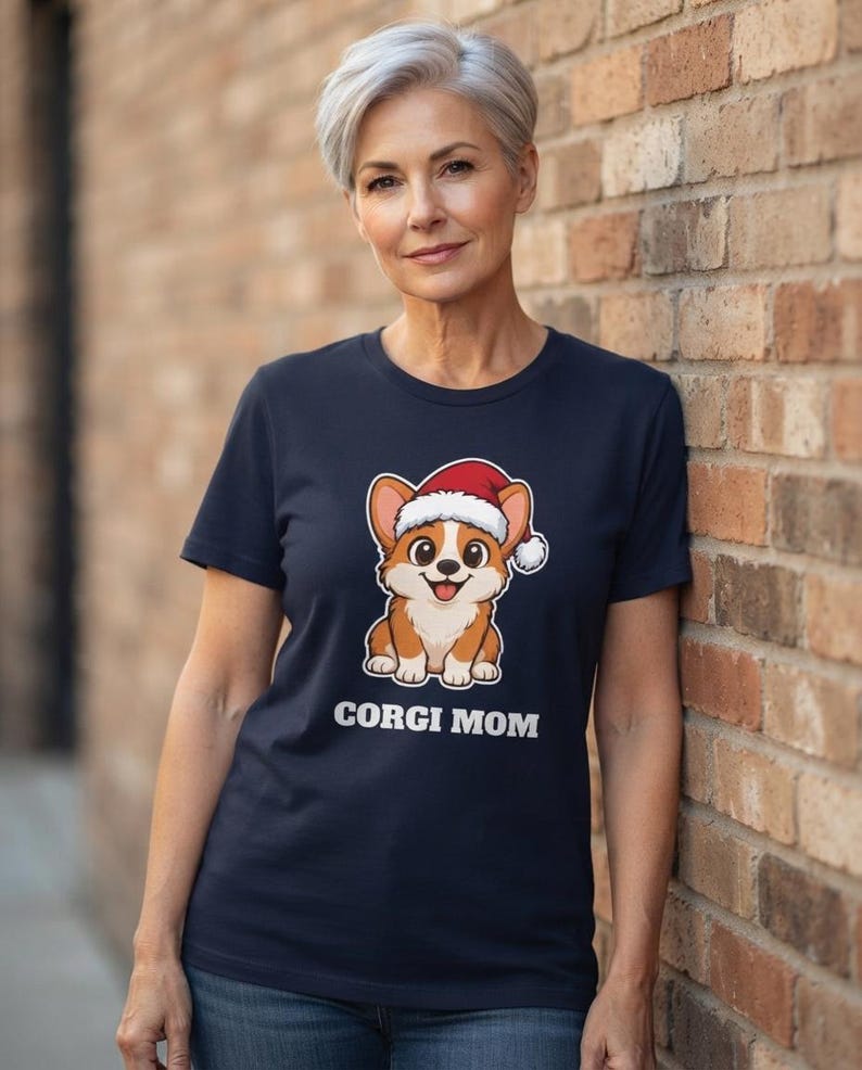 Corgi Mom Christmas Shirt, Corgi Santa Hat Tee, Corgi Mom Gift, Corgi Lover Top zdjęcie 6